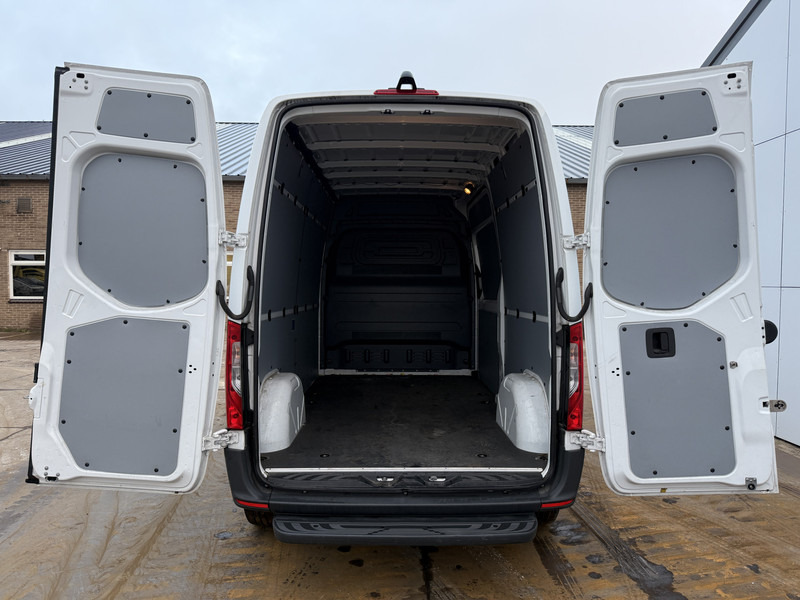 Furgón, Furgoneta eléctrica Mercedes-Benz eSprinter 112 L2H2 100% Elektrisch 55kWh 168km WLTP 80kw Snelladen Climate Control Camera Stoelverwarming: foto 11 Furgón, Furgoneta eléctrica Mercedes-Benz eSprinter 112 L2H2 100% Elektrisch 55kWh 168km WLTP 80kw Snelladen Climate Control Camera Stoelverwarming: foto 11