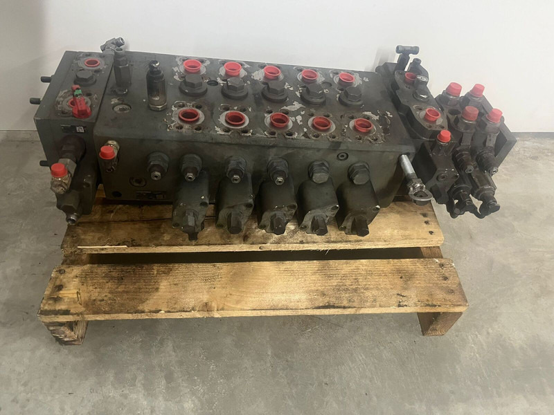 Liebherr Control Block - Hidráulica: foto 1 Liebherr Control Block - Hidráulica: foto 1