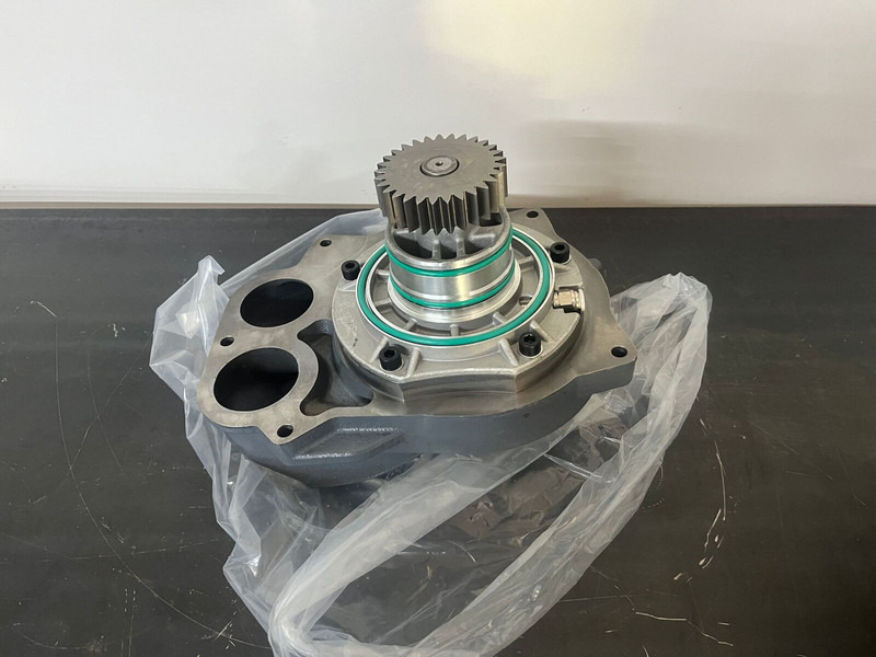 Liebherr P944 / R954 / R944 / R954 / L556-454 / L566-460 - Bomba de refrigerante: foto 1 Liebherr P944 / R954 / R944 / R954 / L556-454 / L566-460 - Bomba de refrigerante: foto 1