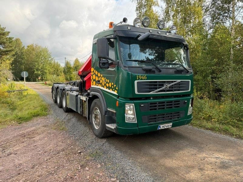 Volvo FM 440 PRITSCHE HMF CRANE - Camión caja abierta, Camión grúa: foto 1 Volvo FM 440 PRITSCHE HMF CRANE - Camión caja abierta, Camión grúa: foto 1