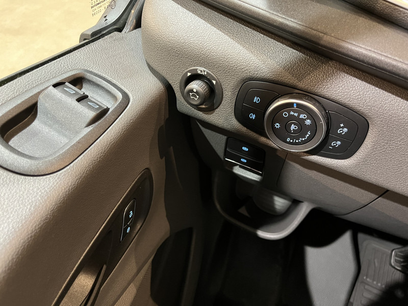 Furgón, Furgoneta eléctrica Ford E-Transit 350 L2H2 Trend 68 kWh 184 PK / 100% elektrisch !! / Airco / Cruise Control / CarPlay / Camera / Navigatie / 3-Zits / 900 KM !! Z.G.A.N. !: foto 11