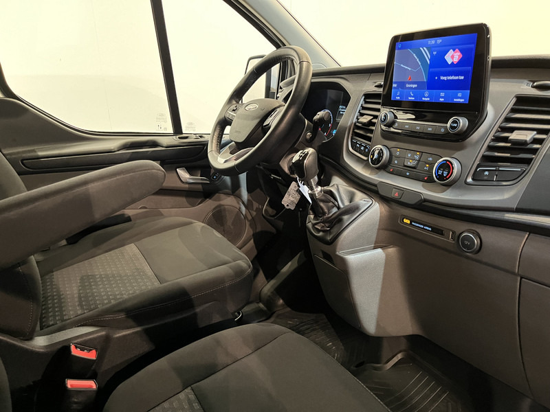 Ford Transit Custom 280 2.0 TDCI L1H1 Trend 130 PK Servicebus / Inrichting / Euro 6 / Airco / PDC / Cruise Control / Navigatie / CarPlay / Trekhaak / 3-Zits / 96.300 KM !! / BPM VRIJ !! - Furgoneta pequeña: foto 3 Ford Transit Custom 280 2.0 TDCI L1H1 Trend 130 PK Servicebus / Inrichting / Euro 6 / Airco / PDC / Cruise Control / Navigatie / CarPlay / Trekhaak / 3-Zits / 96.300 KM !! / BPM VRIJ !! - Furgoneta pequeña: foto 3