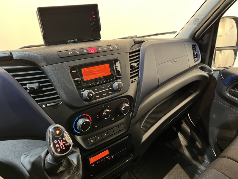 Furgoneta caja abierta Iveco 65C18 3.0 Automaat Open Laadbak / Mobiele Werkplaats / Bott Inrichting / Euro 6 / Airco / Cruise Control / Trekhaak / Camera / 3-Zits / 55.400 KM !! C-Rijbewijs !!: foto 8