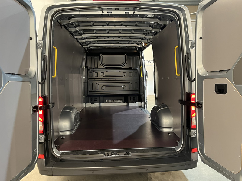 Volkswagen Crafter 2.0 TDI L3H2 140 PK Automaat / Euro 6 / Airco / Cruise Control / PDC / CarPlay / 3-Zits / NIEUWSTE MODEL / 1.400 KM !! - Furgón: foto 4 Volkswagen Crafter 2.0 TDI L3H2 140 PK Automaat / Euro 6 / Airco / Cruise Control / PDC / CarPlay / 3-Zits / NIEUWSTE MODEL / 1.400 KM !! - Furgón: foto 4