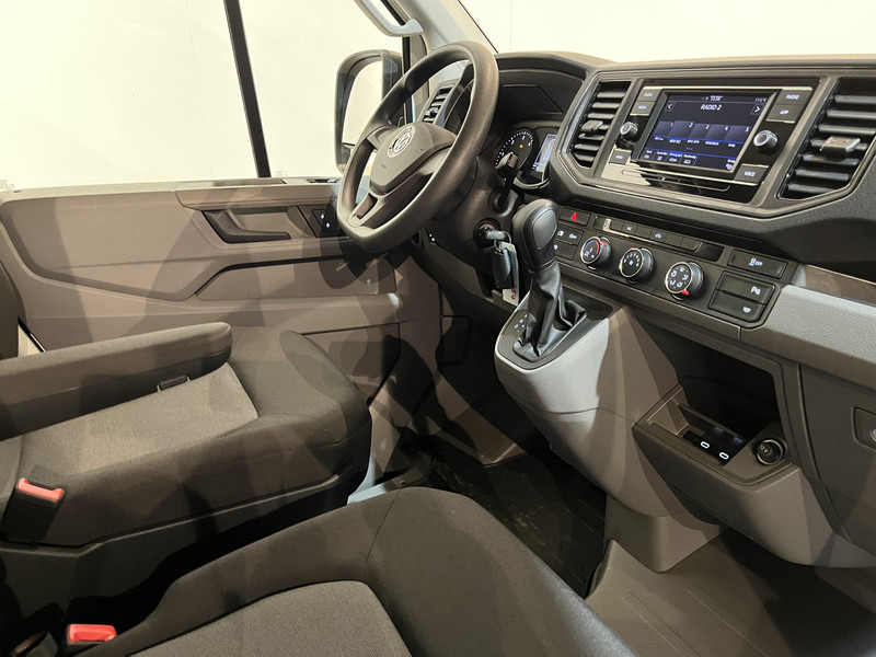 Volkswagen Crafter 30 2.0 TDI L3H2 140 PK Automaat / Euro 6 / Airco / Cruise Control / Camera / CarPlay / 3-Zits / 18.500 KM !! - Furgoneta pequeña: foto 3 Volkswagen Crafter 30 2.0 TDI L3H2 140 PK Automaat / Euro 6 / Airco / Cruise Control / Camera / CarPlay / 3-Zits / 18.500 KM !! - Furgoneta pequeña: foto 3