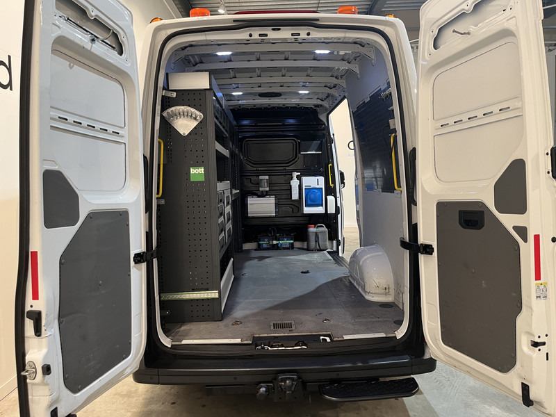 Volkswagen Crafter 35 2.0 TDI L3H3 180 PK Servicebus / Bott Inrichting / Euro 6 / Trekhaak 3000 KG / 220V. / Airco / Navigatie / CarPlay / Cruise Control / PDC 85.250 KM !! - Furgón, Furgoneta combi: foto 5 Volkswagen Crafter 35 2.0 TDI L3H3 180 PK Servicebus / Bott Inrichting / Euro 6 / Trekhaak 3000 KG / 220V. / Airco / Navigatie / CarPlay / Cruise Control / PDC 85.250 KM !! - Furgón, Furgoneta combi: foto 5