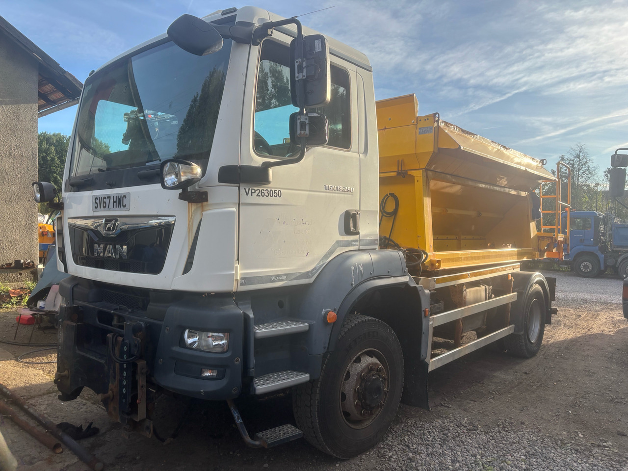 MAN TGM 18.290 4x4BB SPREADER/GRITTER/Plough - Máquina quitanieve: foto 1 MAN TGM 18.290 4x4BB SPREADER/GRITTER/Plough - Máquina quitanieve: foto 1