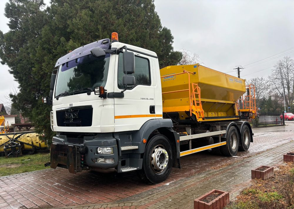 MAN TGM 26.290 6X4 SCHMIDT STARTOS II PIASKARKA PŁUG - Vehículo municipal, Camión: foto 1 MAN TGM 26.290 6X4 SCHMIDT STARTOS II PIASKARKA PŁUG - Vehículo municipal, Camión: foto 1