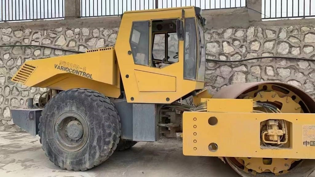 Bomag bw225d-3 - Apisonadora de asfalto: foto 1 Bomag bw225d-3 - Apisonadora de asfalto: foto 1
