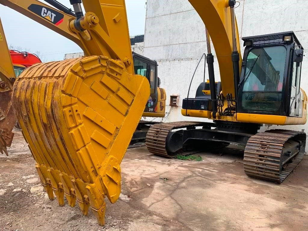 Excavadora de cadenas CAT 323 D L: foto 1