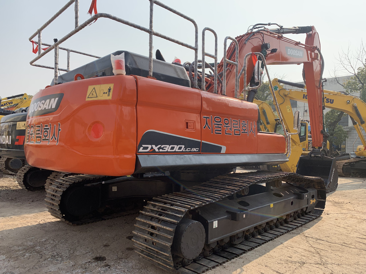 DOOSAN DX300LC-9C - Excavadora de ruedas: foto 2 DOOSAN DX300LC-9C - Excavadora de ruedas: foto 2