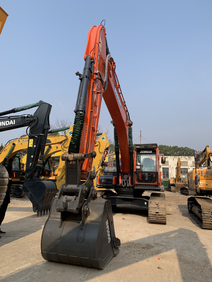 DOOSAN DX300LC-9C - Excavadora de ruedas: foto 1 DOOSAN DX300LC-9C - Excavadora de ruedas: foto 1