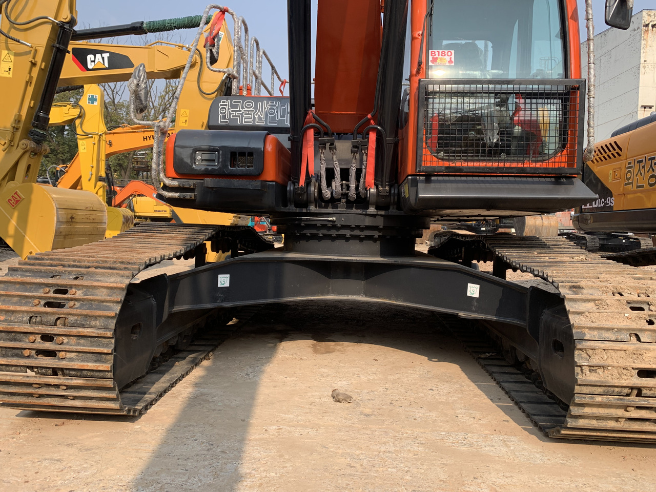 DOOSAN DX300LC-9C - Excavadora de ruedas: foto 4 DOOSAN DX300LC-9C - Excavadora de ruedas: foto 4