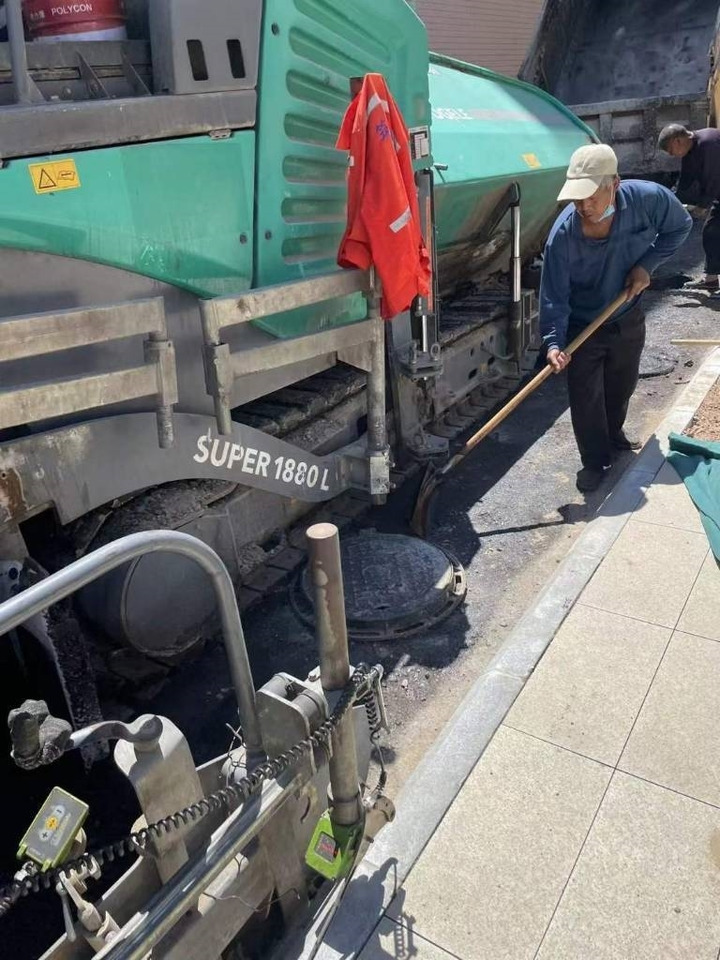 Vögele Super 1880L - Pavimentadora de asfalto: foto 2 Vögele Super 1880L - Pavimentadora de asfalto: foto 2