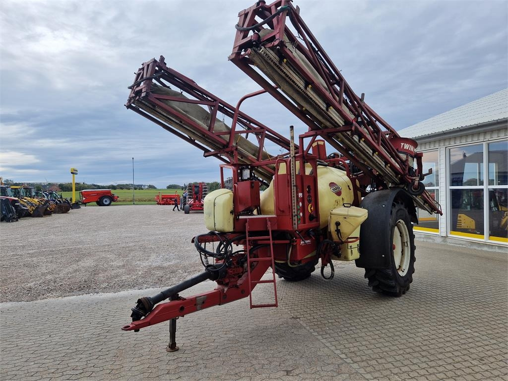 Hardi COMMANDER 2800 TWIN - Pulverizador arrastrado: foto 2 Hardi COMMANDER 2800 TWIN - Pulverizador arrastrado: foto 2