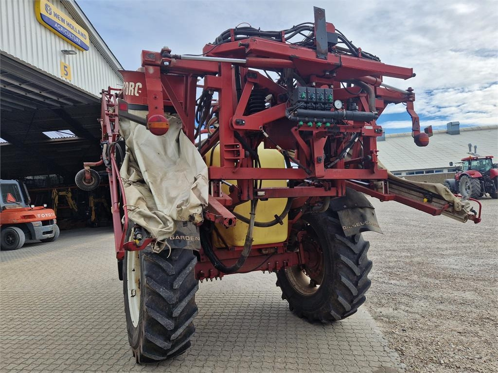 Hardi COMMANDER 2800 TWIN - Pulverizador arrastrado: foto 4 Hardi COMMANDER 2800 TWIN - Pulverizador arrastrado: foto 4