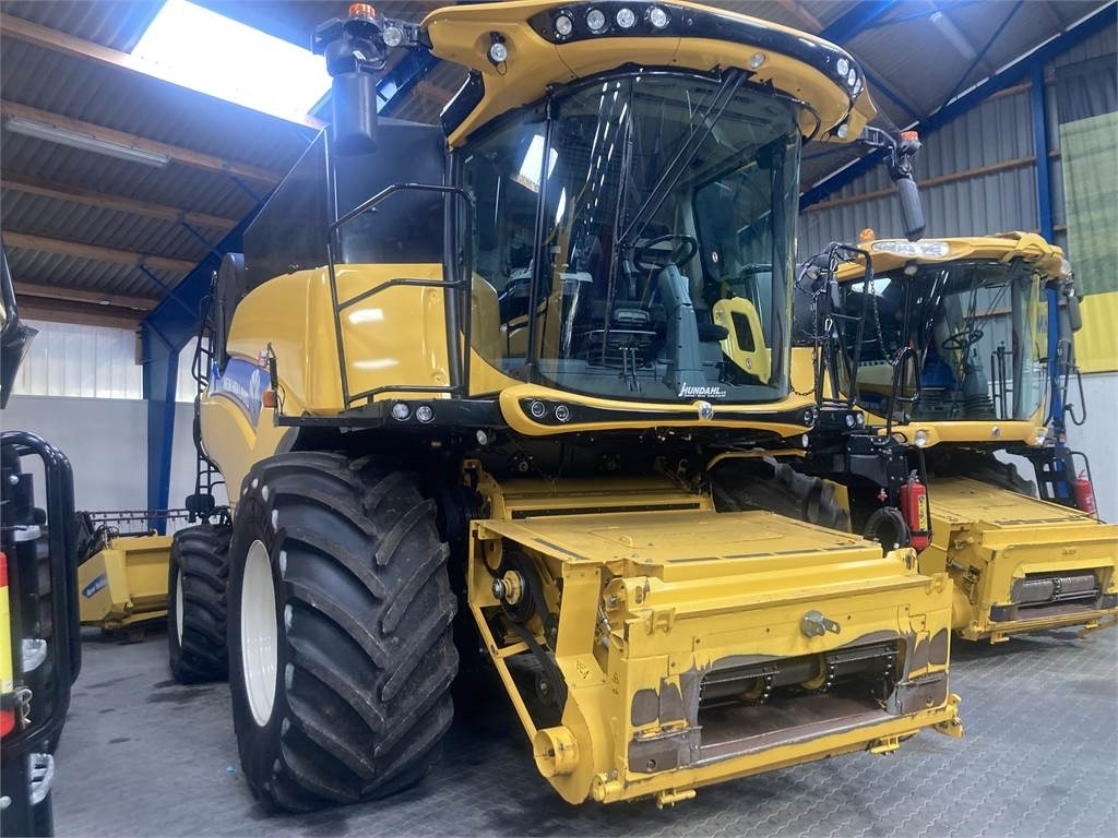 New Holland CR.9.90 SLH - Cosechadora de granos: foto 2 New Holland CR.9.90 SLH - Cosechadora de granos: foto 2
