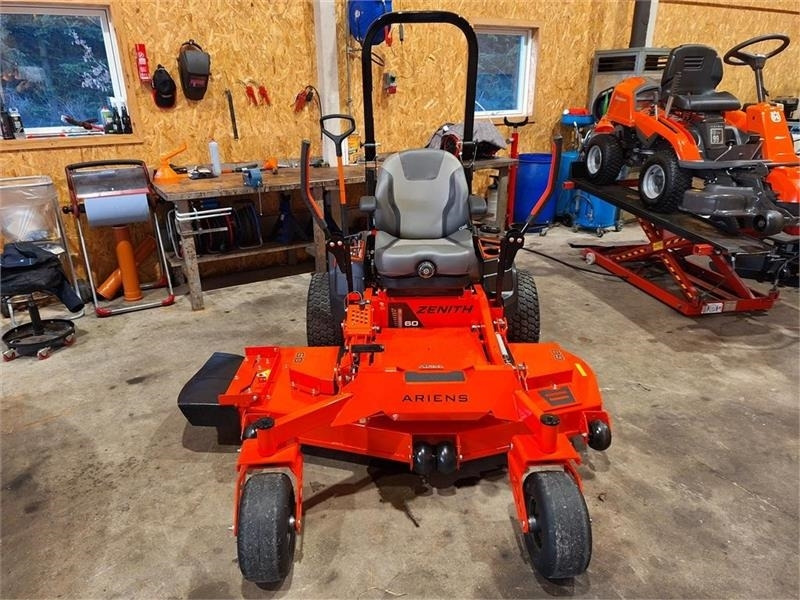 Ariens Zenith 60" SD - Tractor municipal: foto 2 Ariens Zenith 60" SD - Tractor municipal: foto 2