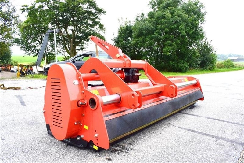 - - - Boxer AG 300 front og bagmonteret - Desbrozadora de martillos: foto 2 - - - Boxer AG 300 front og bagmonteret - Desbrozadora de martillos: foto 2