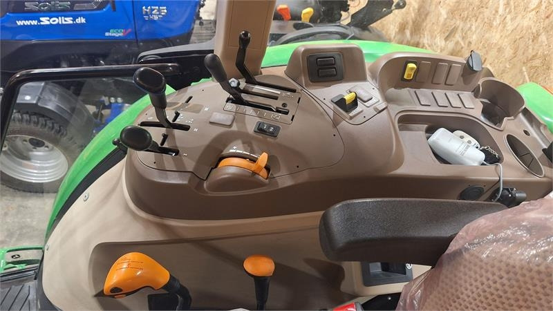 John Deere 5075E - Tractor: foto 4 John Deere 5075E - Tractor: foto 4