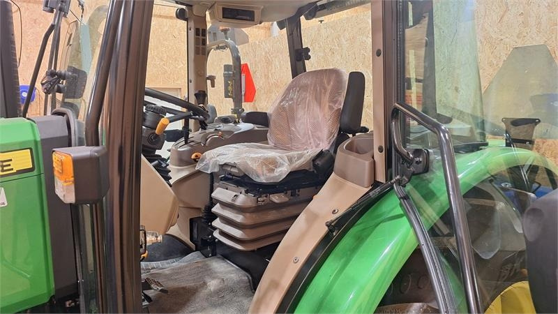John Deere 5075E - Tractor: foto 3 John Deere 5075E - Tractor: foto 3