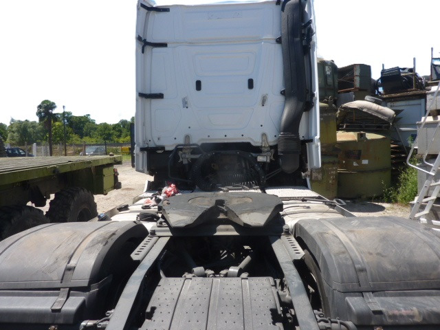 MERCEDES 963-4-A - Cabeza tractora: foto 5 MERCEDES 963-4-A - Cabeza tractora: foto 5