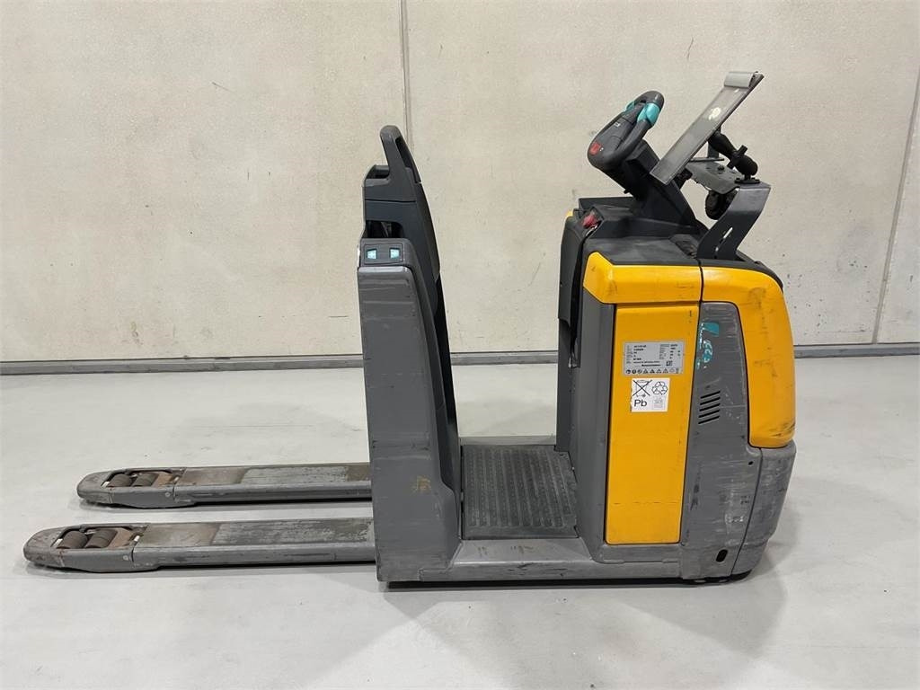 Jungheinrich ECE 220 - Recoge pedidos: foto 1 Jungheinrich ECE 220 - Recoge pedidos: foto 1