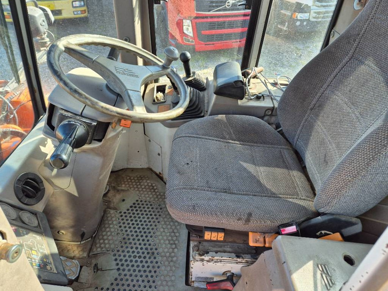 Cargadora de ruedas Hitachi FR 130: foto 19