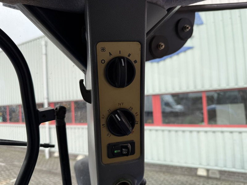 Tractor New Holland T6020 Elite: foto 14 Tractor New Holland T6020 Elite: foto 14