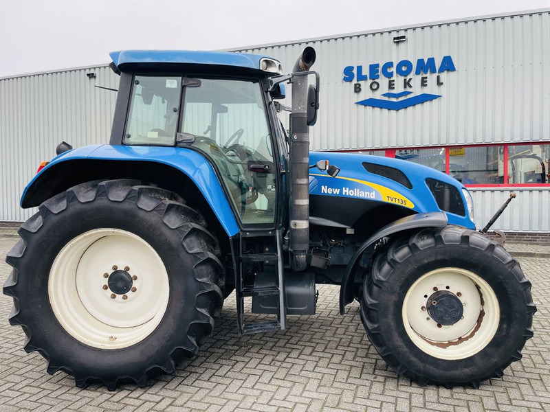New Holland TVT 135 Transmissie CVT fronthef pto - Tractor: foto 5 New Holland TVT 135 Transmissie CVT fronthef pto - Tractor: foto 5