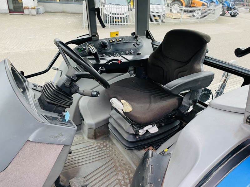 New Holland TVT 135 Transmissie CVT fronthef pto - Tractor: foto 3 New Holland TVT 135 Transmissie CVT fronthef pto - Tractor: foto 3