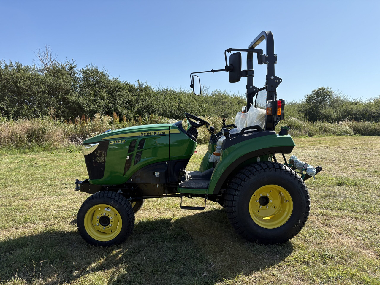 John Deere 2032R Compact Tractor - Mini tractor: foto 1 John Deere 2032R Compact Tractor - Mini tractor: foto 1