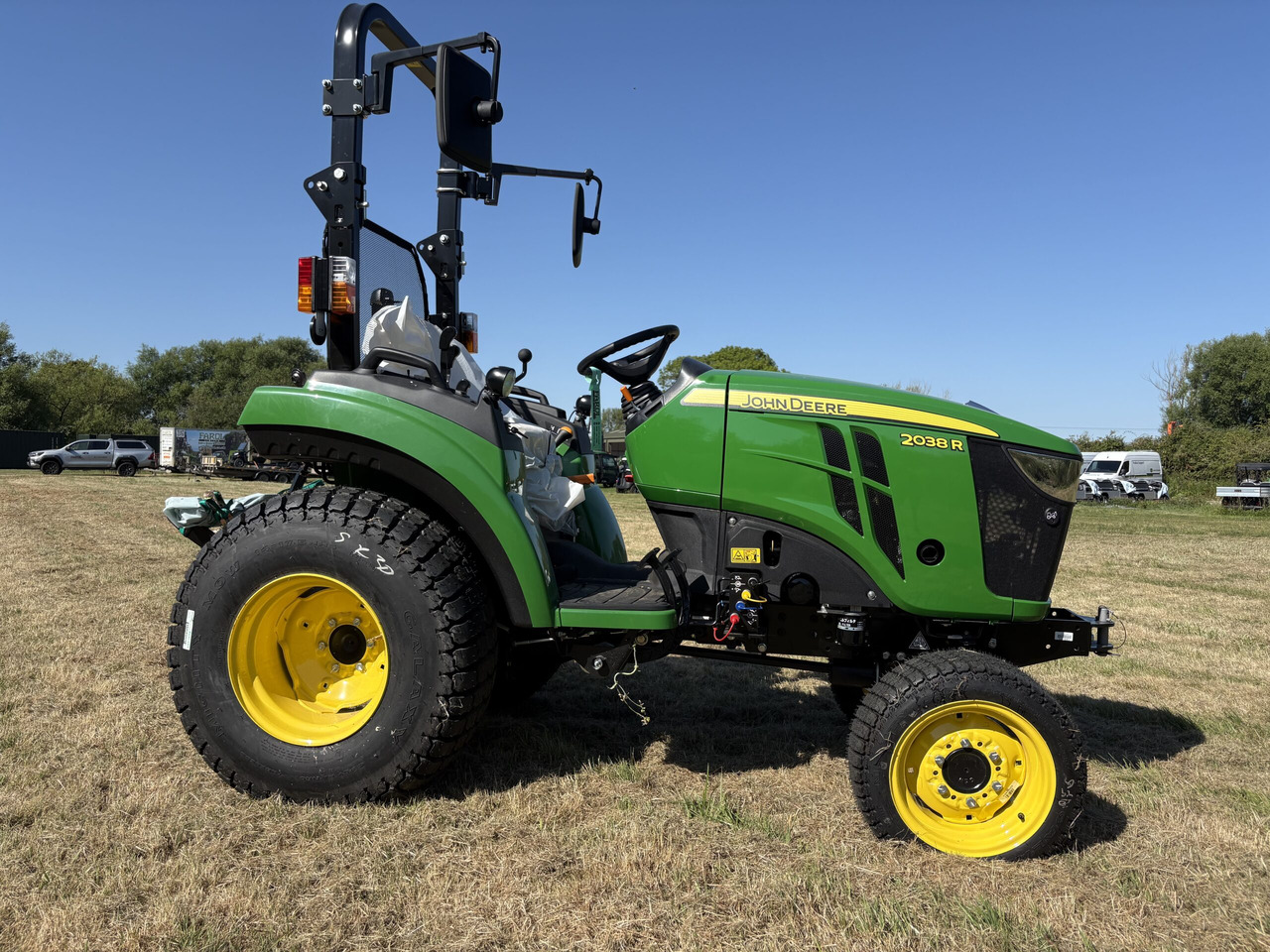 John Deere 2038R Compact Tractor - Mini tractor: foto 2 John Deere 2038R Compact Tractor - Mini tractor: foto 2