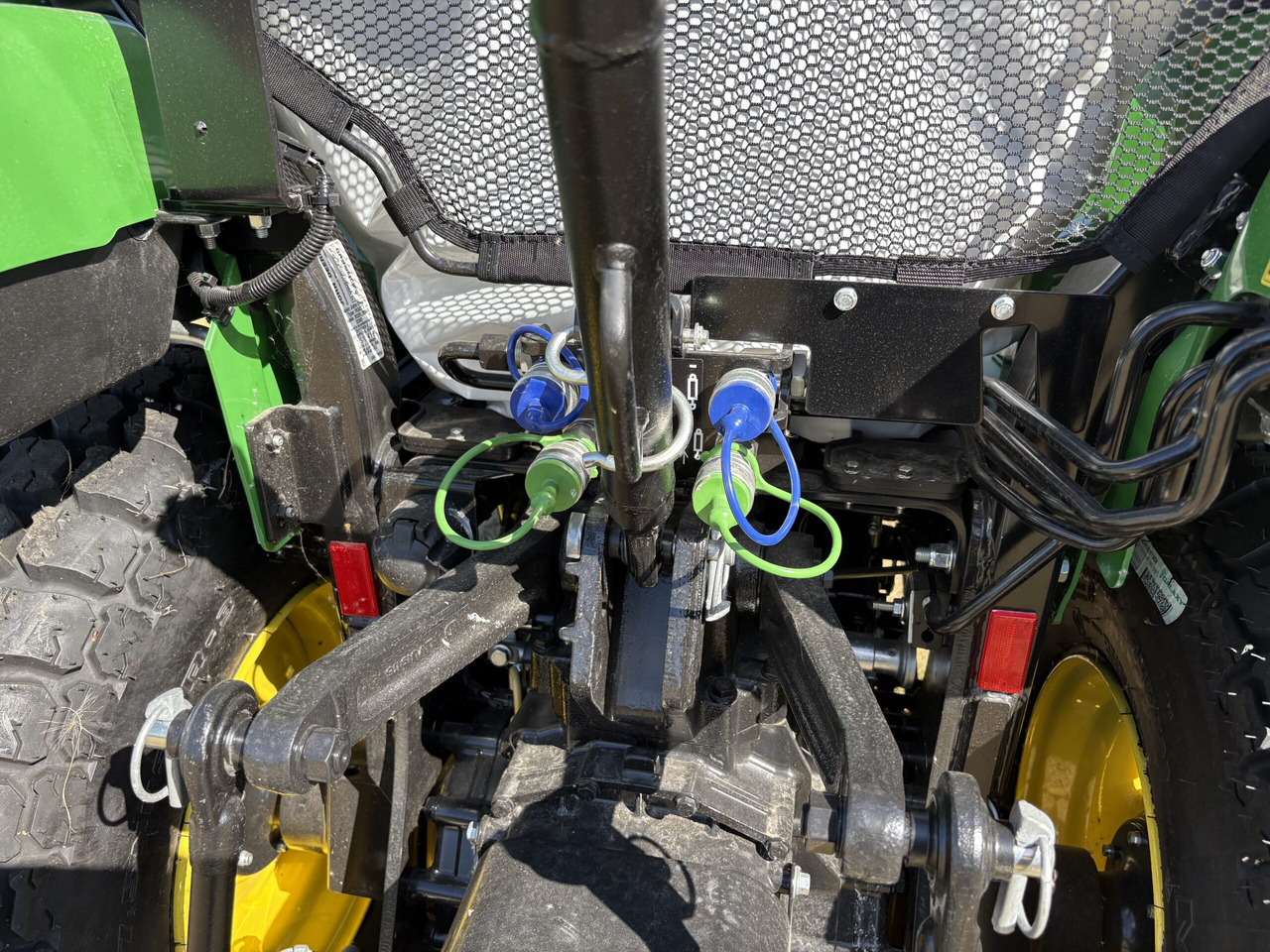 John Deere 2038R Compact Tractor - Mini tractor: foto 5 John Deere 2038R Compact Tractor - Mini tractor: foto 5