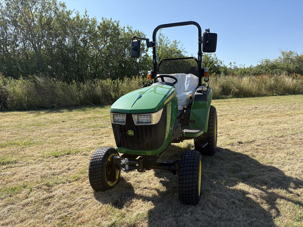 John Deere 2038R Compact Tractor - Mini tractor: foto 3 John Deere 2038R Compact Tractor - Mini tractor: foto 3