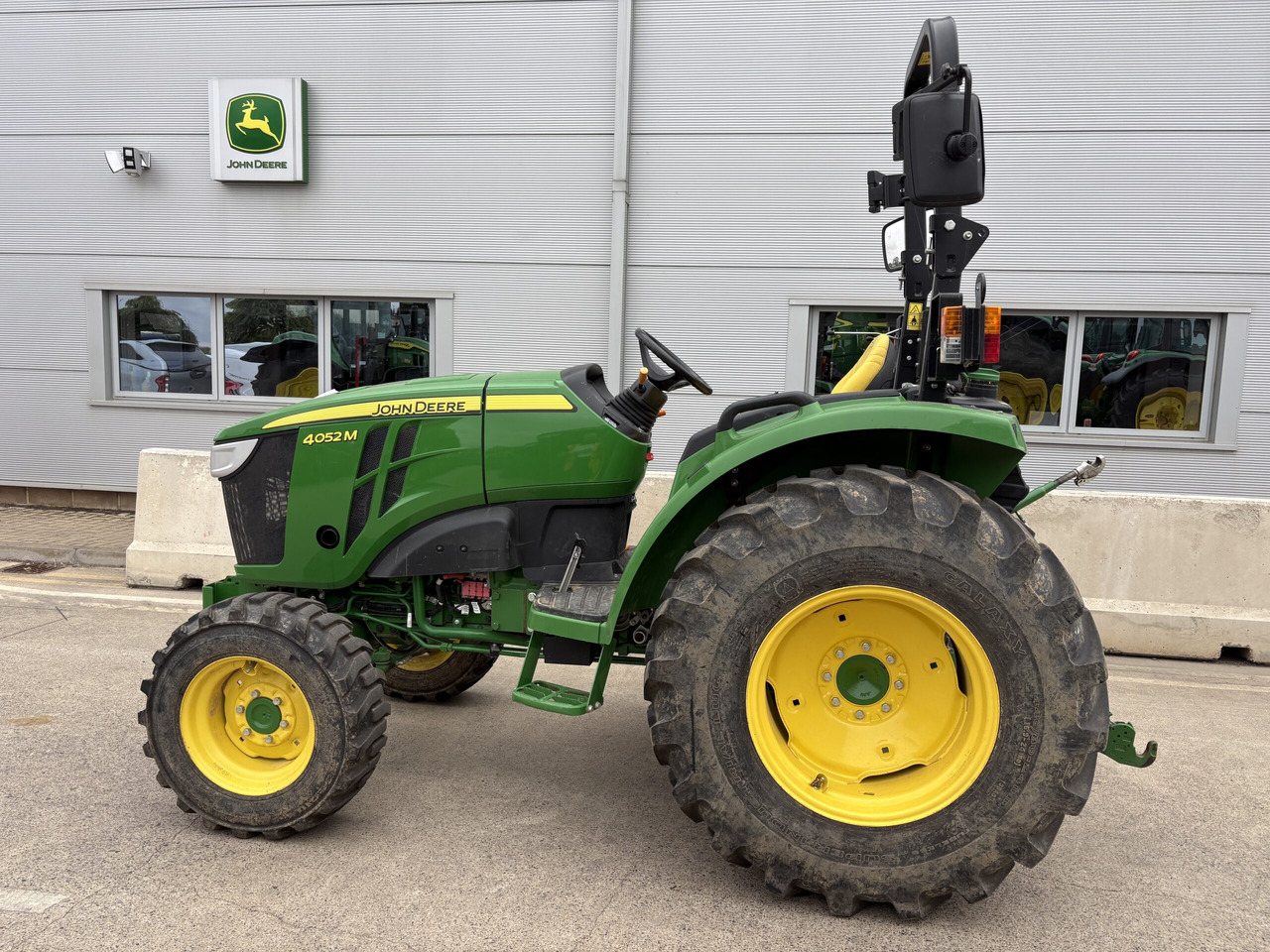 John Deere 4052M Compact Tractor - Mini tractor: foto 1 John Deere 4052M Compact Tractor - Mini tractor: foto 1