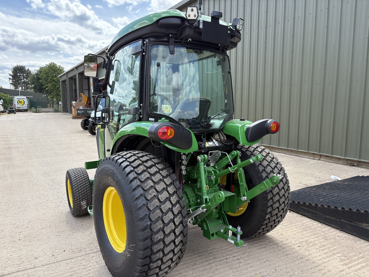 John Deere 4066R Compact Tractor - Mini tractor: foto 3 John Deere 4066R Compact Tractor - Mini tractor: foto 3