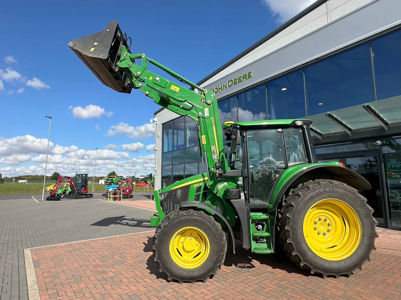 John Deere 6110M + 623M - Tractor: foto 2 John Deere 6110M + 623M - Tractor: foto 2