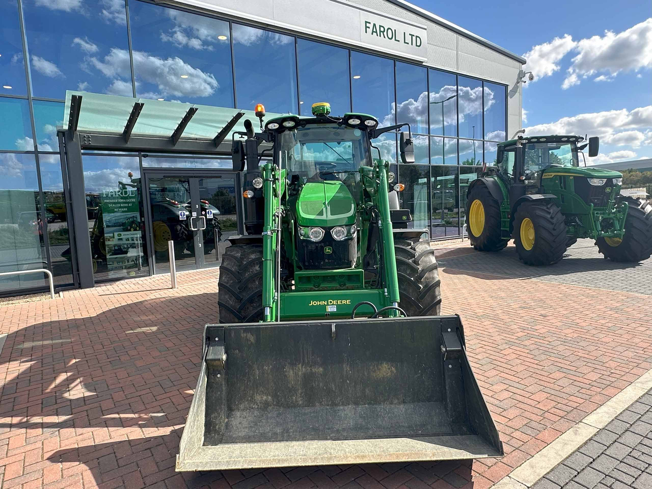 John Deere 6110M + 623M - Tractor: foto 4 John Deere 6110M + 623M - Tractor: foto 4