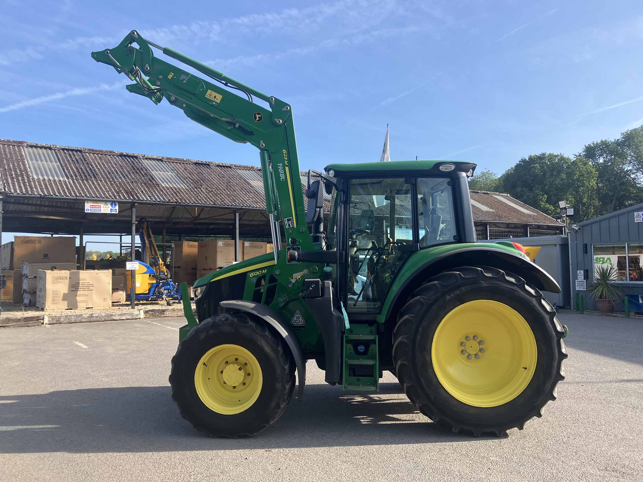 John Deere 6120M - Tractor: foto 2 John Deere 6120M - Tractor: foto 2