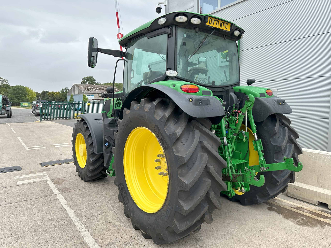 John Deere 6155R - Tractor: foto 2 John Deere 6155R - Tractor: foto 2