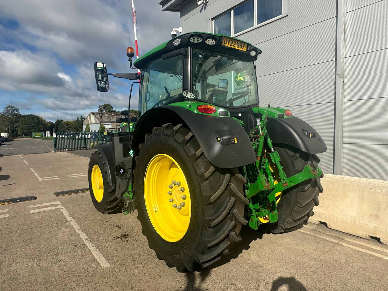 John Deere 6215R - Tractor: foto 2 John Deere 6215R - Tractor: foto 2