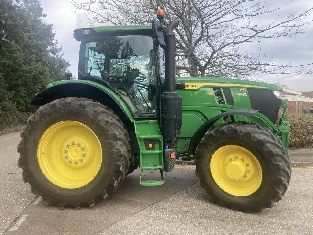 John Deere 6215R - Tractor: foto 1 John Deere 6215R - Tractor: foto 1