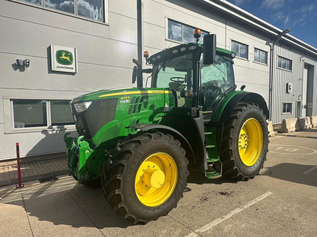 John Deere 6215R - Tractor: foto 1 John Deere 6215R - Tractor: foto 1