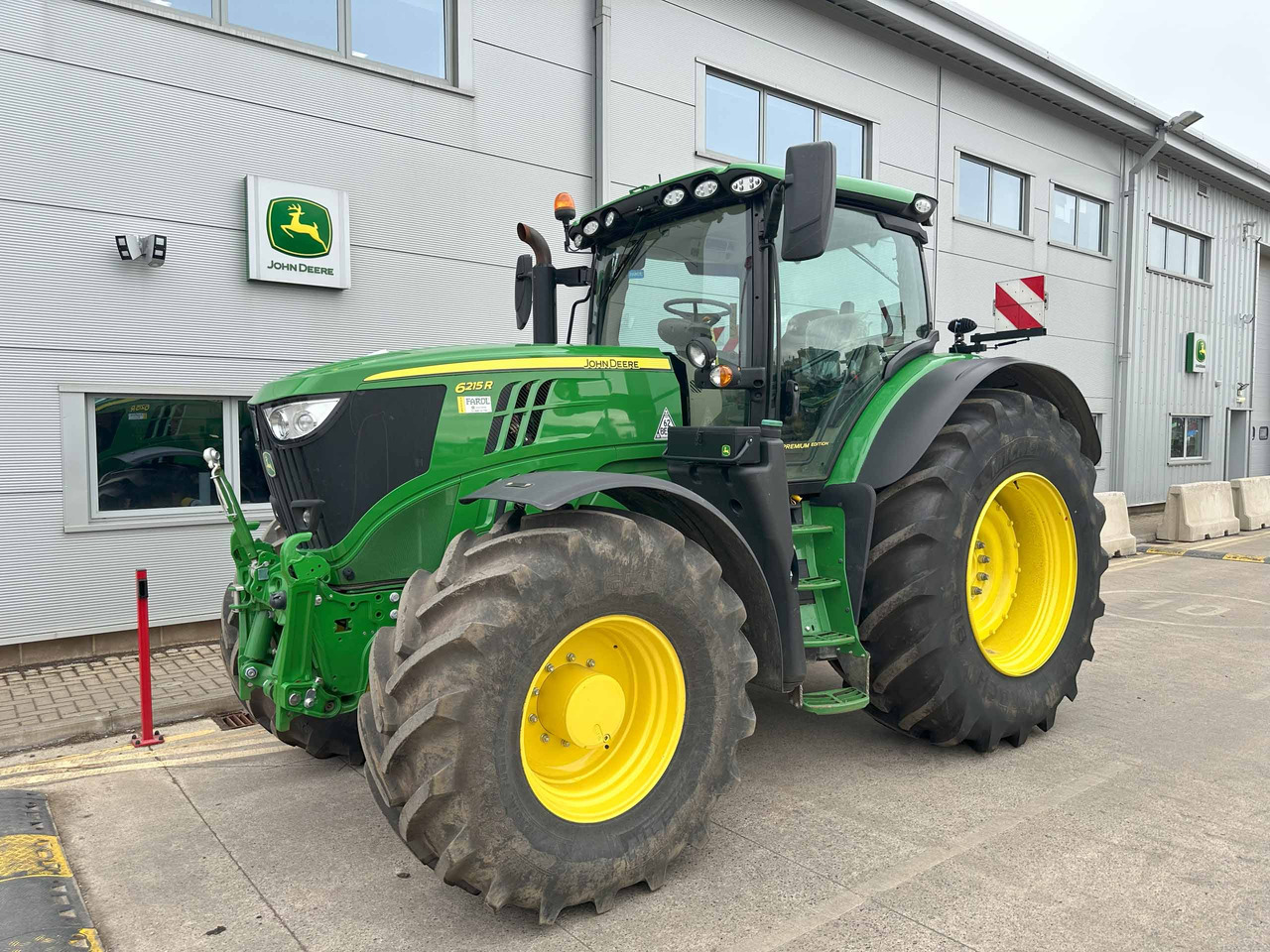 John Deere 6215R - Tractor: foto 1 John Deere 6215R - Tractor: foto 1