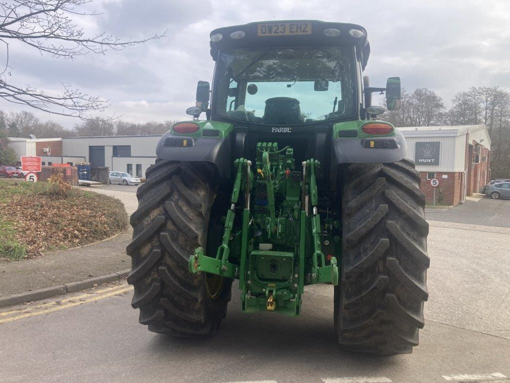 John Deere 6215R - Tractor: foto 4 John Deere 6215R - Tractor: foto 4