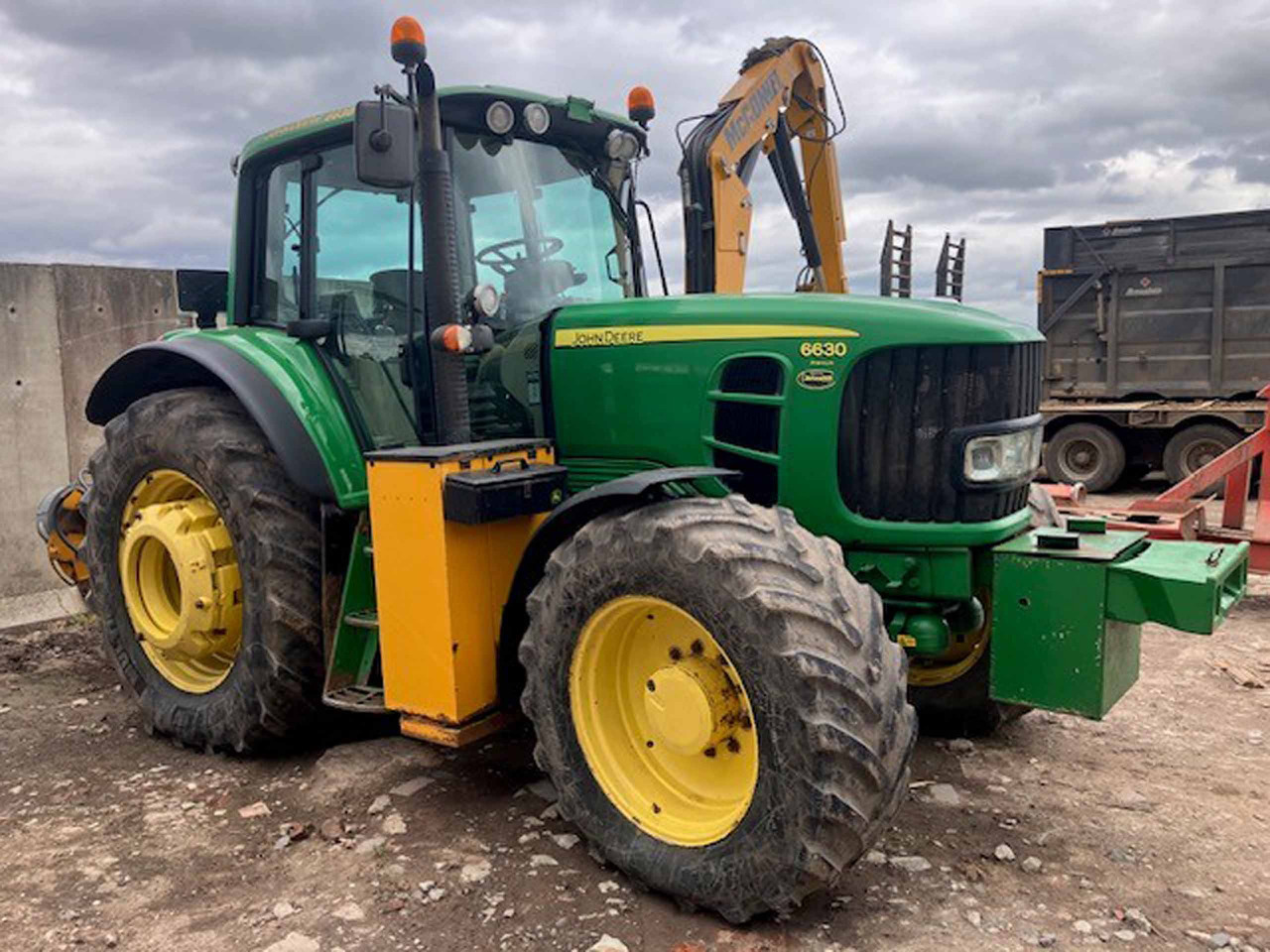 John Deere 6630 Premium + McConnel Mid mount hedgecutter - Tractor: foto 2 John Deere 6630 Premium + McConnel Mid mount hedgecutter - Tractor: foto 2