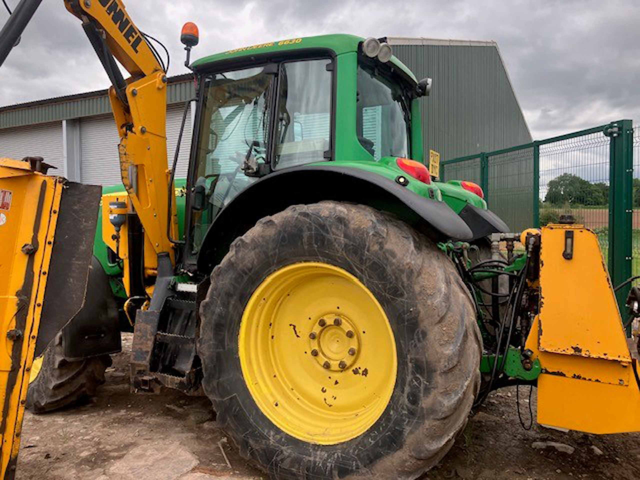 John Deere 6630 Premium + McConnel Mid mount hedgecutter - Tractor: foto 3 John Deere 6630 Premium + McConnel Mid mount hedgecutter - Tractor: foto 3