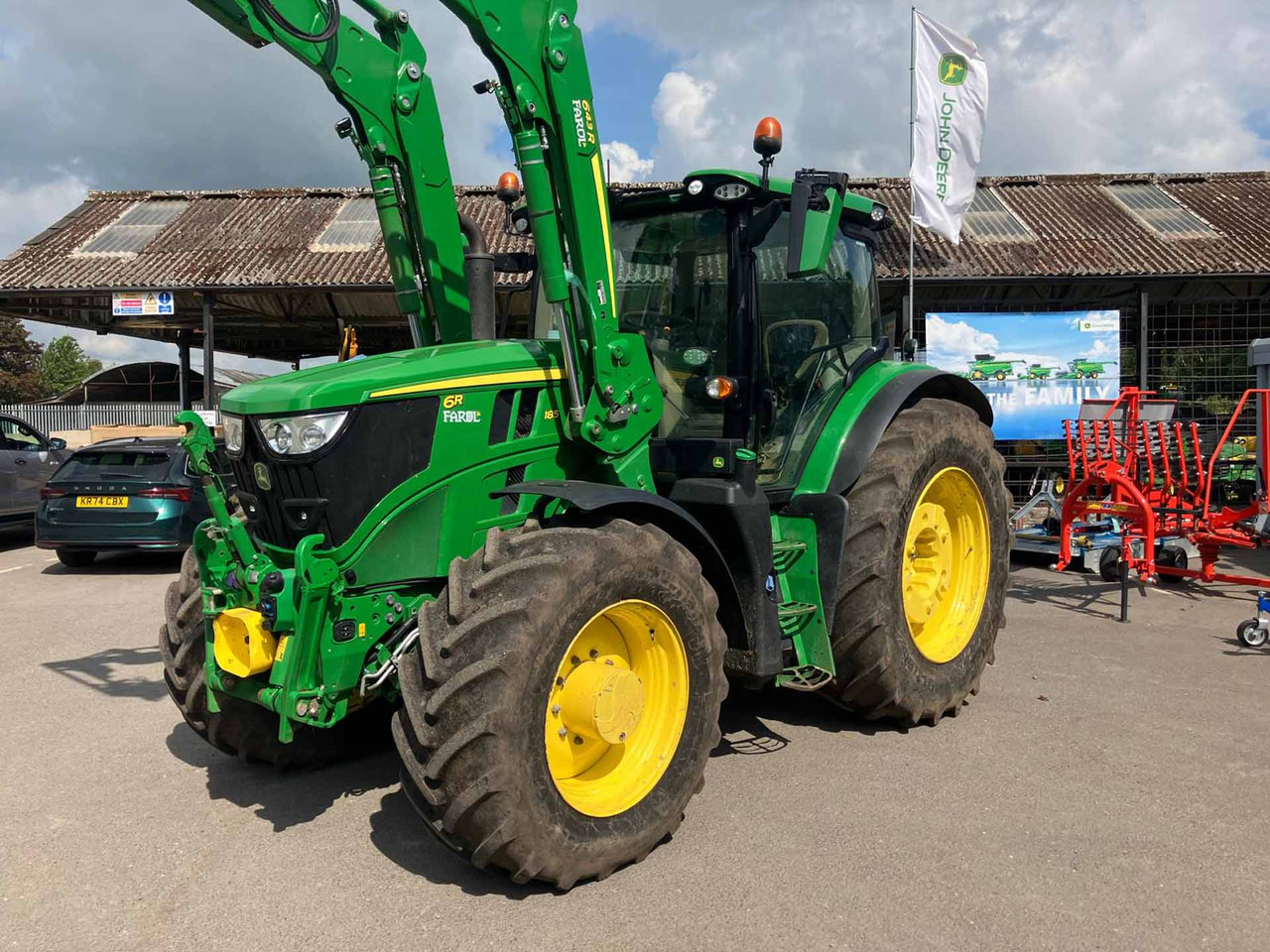 John Deere 6R 185 - Tractor: foto 1 John Deere 6R 185 - Tractor: foto 1
