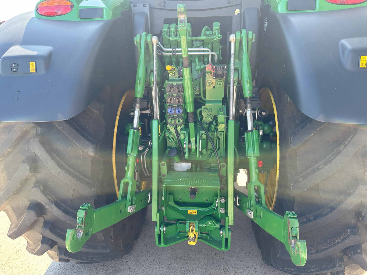 John Deere 6R 215 - Tractor: foto 5 John Deere 6R 215 - Tractor: foto 5
